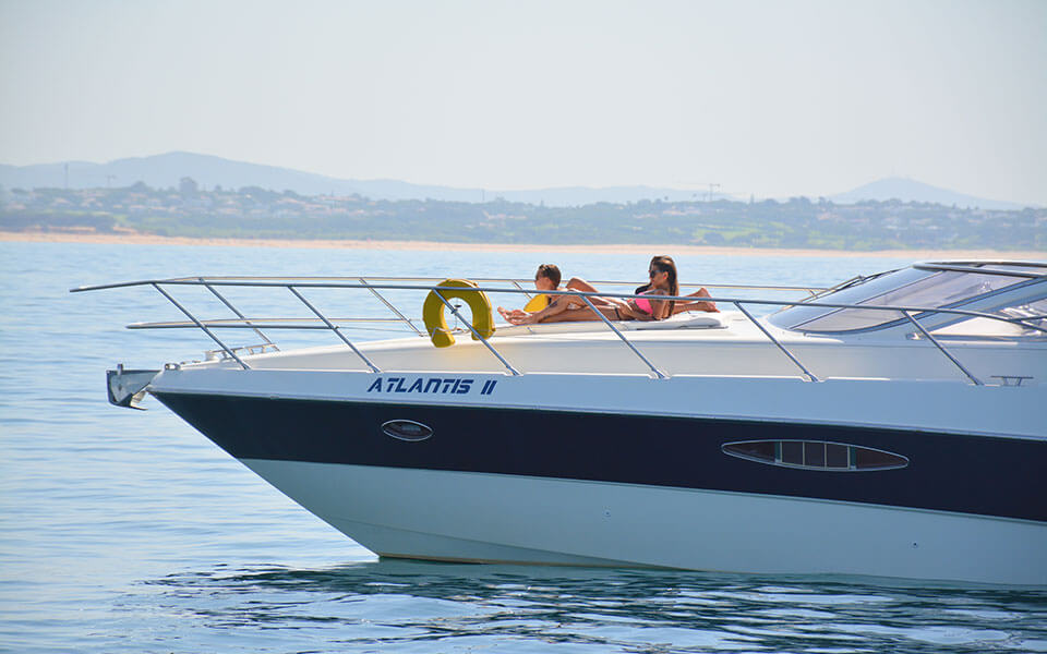 atlantis private yacht rental