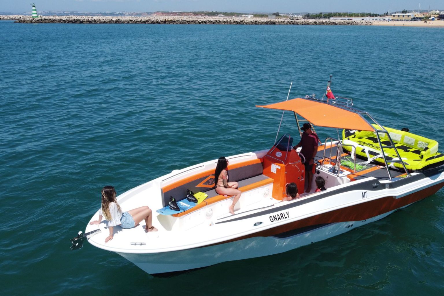 Speedboat carrying water toys